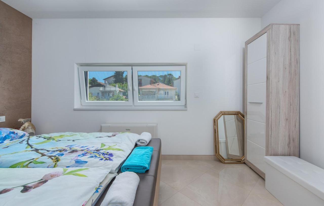 Modern Apartments With Shared Pool Near The Sea Pula Exterior foto